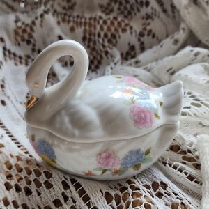 Vintage Swan Lidded Trinket Box Vtg Japan Romantic Coquette